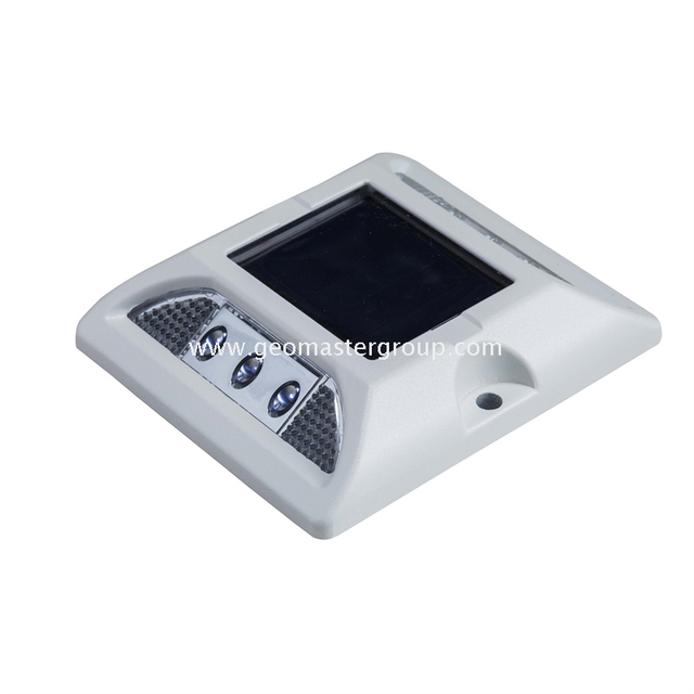 مسمار الطريق الشمسية