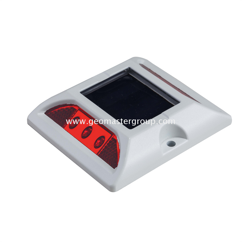 مسمار الطريق الشمسية