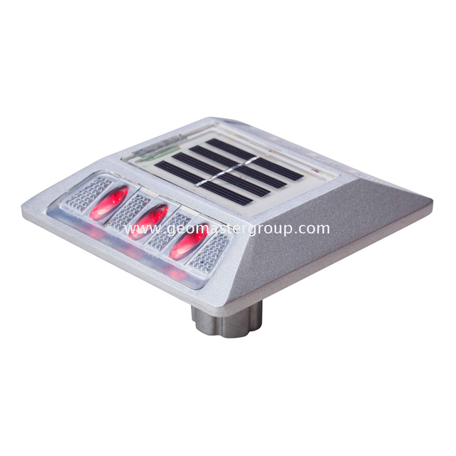 مسمار الطريق الشمسية