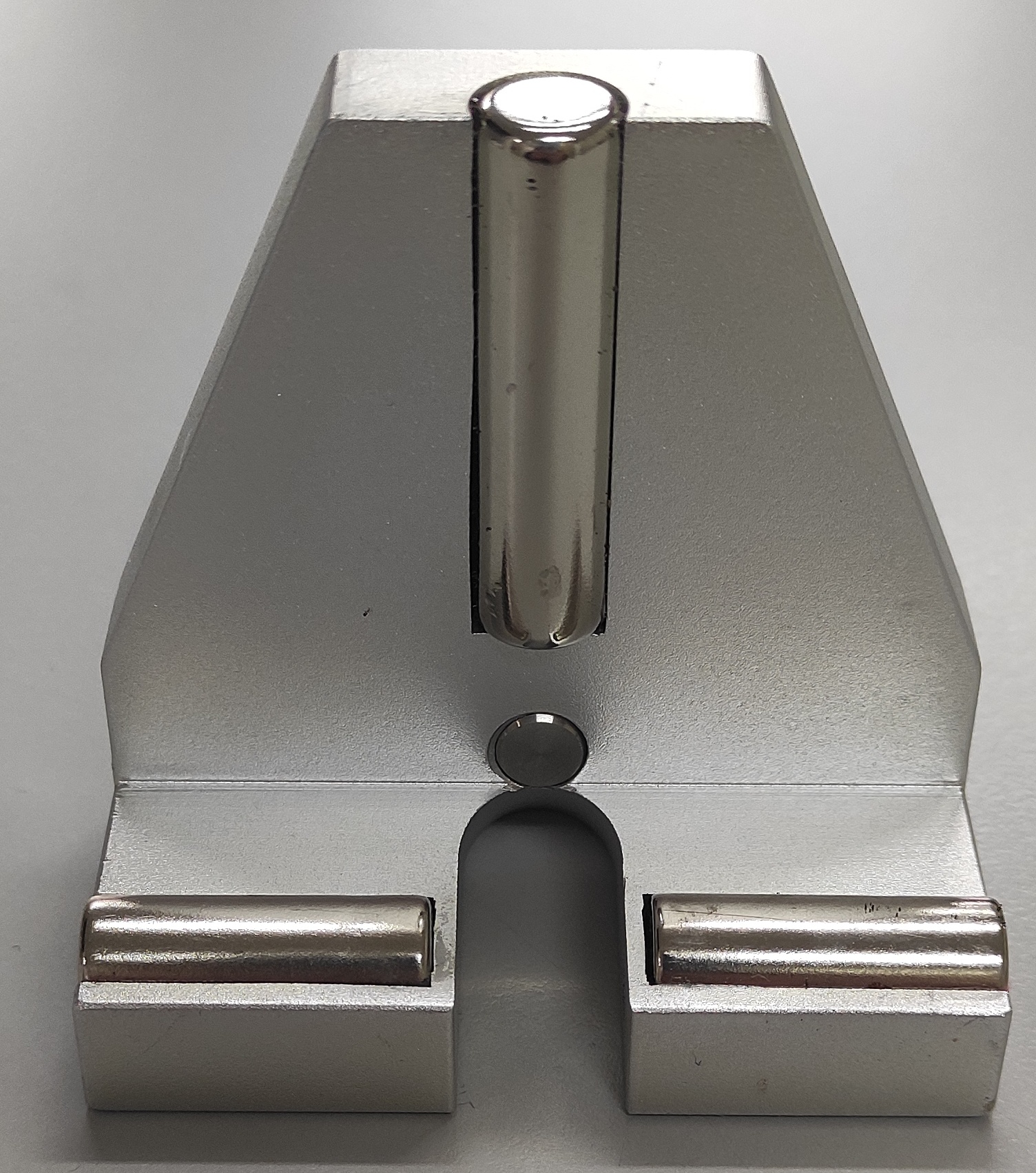 حذاء السكك الحديدية المغناطيسية